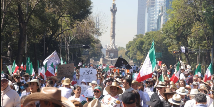 Médicos protestan en CDMX 2025: Movimiento del Sombrero marcha denuncia falta de medicamentos en hospitales y familias afectadas