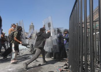 Segob condena violencia marcha Generación Z: explosivos, agresiones y daños en el Zócalo CDMX