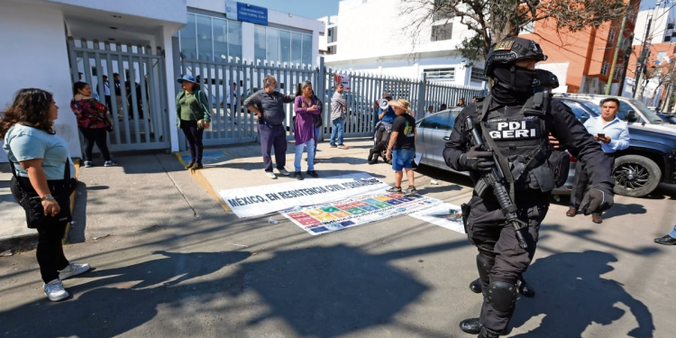Traslado de manifestantes detenidos acusados de tentativa de homicidio en CDMX: tensión y polémica por manifestantes llevados al Reclusorio Norte