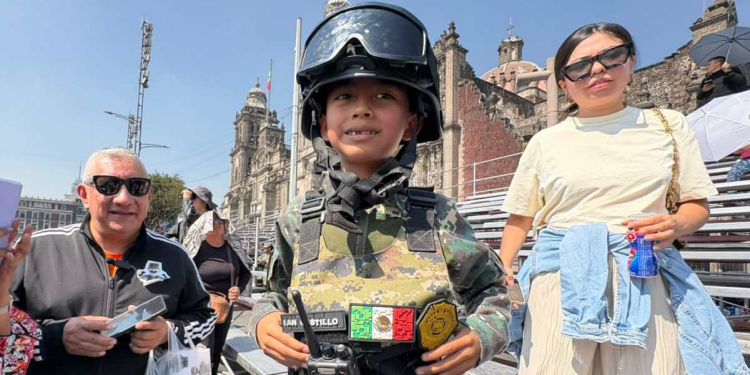 Ian Castillo: El pequeño soldado que conquistó el Zócalo en el desfile del 115 aniversario de la Revolución Mexicana