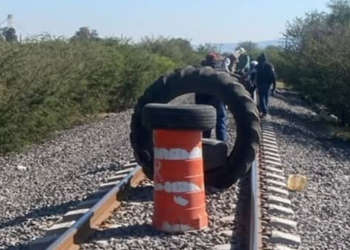 Productores de maíz exigen diálogo: bloqueo de vías de tren y carreteras, agricultores protestan por precios del maíz en México