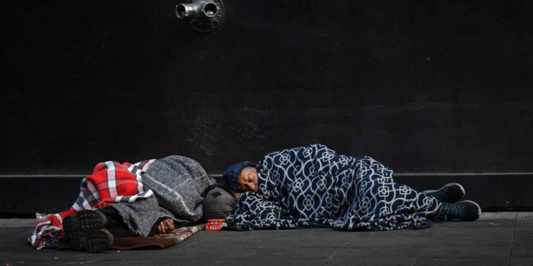SCJN invalida multas en Morelos: ¿adiós a la sanción por dormir en vía pública?