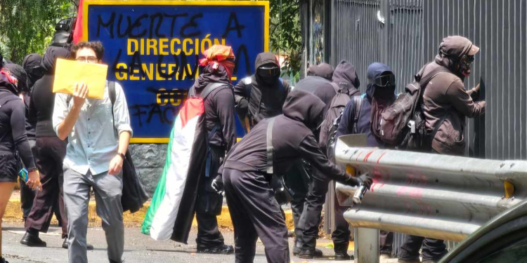 Exprofesor CCH Niega Vandalismo UNAM: Despido Injustificado en CCH Naucalpan
