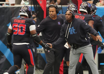 Defensa más dominante de la NFL: Estadísticas y estrategia defensiva Houston Texans bajo DeMeco Ryans para la temporada 2025