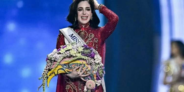 Fátima Bosch hace historia al obtener la cuarta corona de Miss Universo para el país
