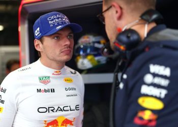 Max Verstappen celebra su segundo lugar mientras Lando Norris amplía la ventaja en el campeonato mundial de Fórmula 1 2025.