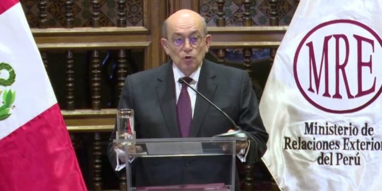 Perú rompe relaciones diplomáticas con México