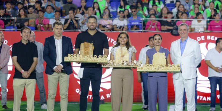 Ana Paty Peralta, declaró la inauguración oficial del TUI Socca World Championship 2025 en Cancún