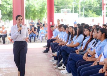 Ana Paty Peralta el programa “Guardianes Escolares por la Paz” en Cancún
