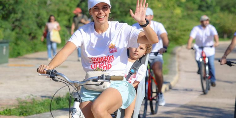 Realizan Décima Edición del Paseo Cancunense en Malecón Tajamar