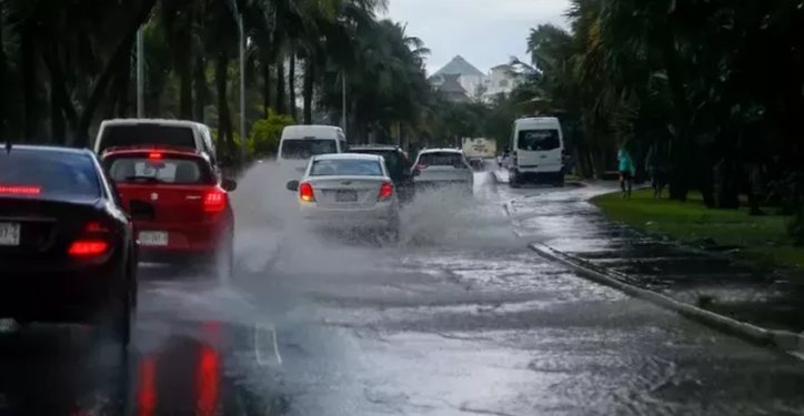 Clima en Cancún lunes 22 de diciembre: chubascos y actividad eléctrica