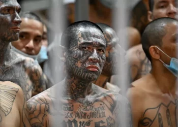 El Salvador impone condenas de hasta mil años a integrantes del MS-13
