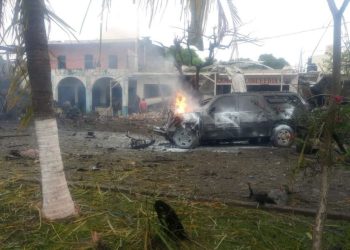 Coche Bomba EXPLOTA afuera de la Policía Comunitaria de Coahuayana, Michoacán
