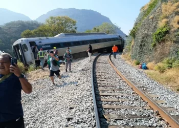 Confirman 13 víctimas mortales y 98 lesionados por descarrilamiento del Tren Interoceánico en Oaxaca