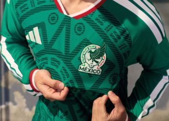 Uso de la Piedra del Sol en la nueva playera de México.