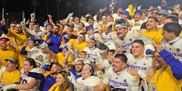 Auténticos Tigres celebran tras frenar la dinastía de Borregos Monterrey en la final de ONEFA