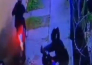 VIDEO: Víctima arrebata arma a ladrón en pleno asalto y lo balea