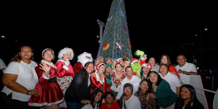 Ana Paty Peralta inaugura las glorietas de Cancún
