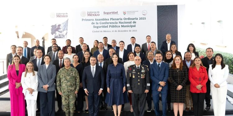 Ana Paty Peralta, participó en la Primera Asamblea Plenaria Ordinaria 2025 de la Conferencia Nacional de Seguridad Pública Municipal
