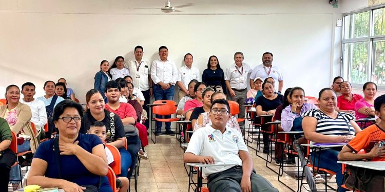Realizan el primer pago de becas municipales del programa “Educación para Transformar”