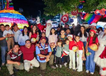 Realizan encendido de 3 cruces del proyecto “Glorietas Cancunenses 2025”