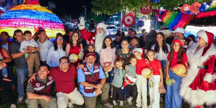 Realizan encendido de 3 cruces del proyecto “Glorietas Cancunenses 2025”