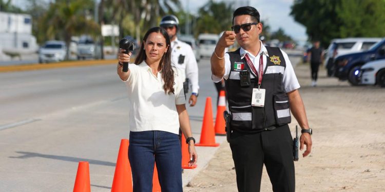 Ana Paty Peralta, supervisó el inicio de los operativos aleatorios de reducción de velocidad