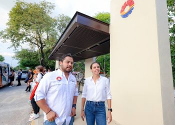 Ana Paty Peralta, supervisó obras de renovación de dos paraderos de la Avenida Tulum