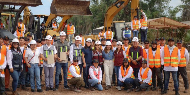 Ana Paty Peralta, acompañó a la gobernadora Mara Lezama, a un recorrido con el titular de la (CONAVI) en Cancún