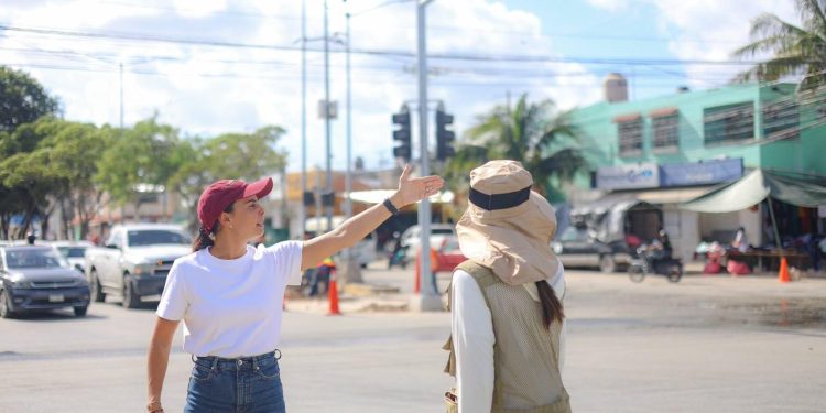 Ana Paty Peralta, supervisó el avance del cruce seguro que se habilita en la Avenida Lak´in con Avenida Miguel Hidalgo