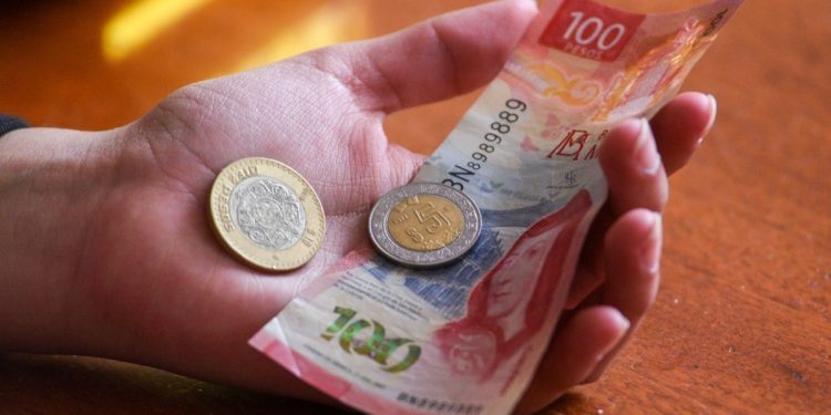 Gobierno de Sheinbaum confirma aumento del 13% al salario mínimo
