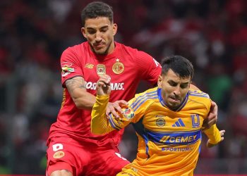 Tigres aprovecha error del Toluca en la final de ida.