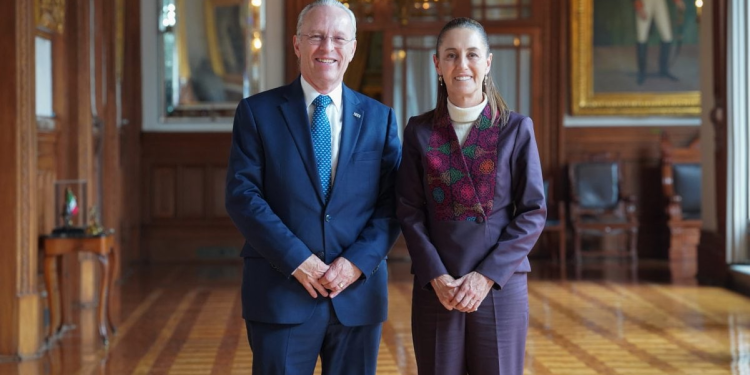Sheinbaum se reúne con José Medina Mora en Palacio Nacional