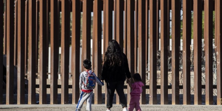 Mujeres migrantes en México y Estados Unidos, motor oculto