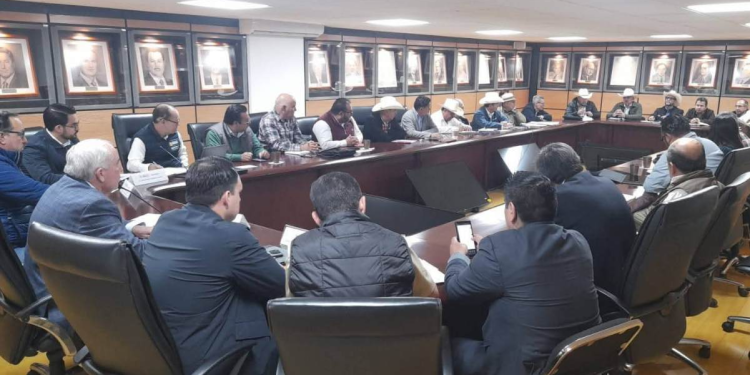 Bloqueo carreteras transportistas y campesinos presionan
