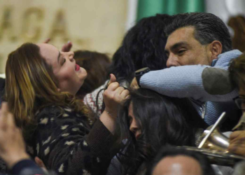Pleito en Congreso de CDMX genera repudio nacional
