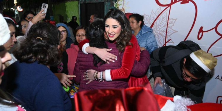 Diputada María Teresa Ealy posada navideña en colonia América