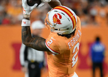 Novato ofensivo y defensivo del año NFL 2025