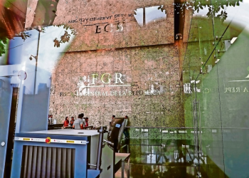 Licitación limpieza FGR irregularidades: denuncias crecen