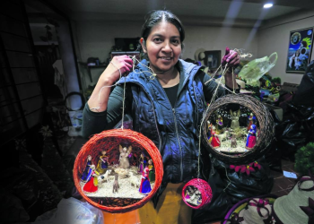Adornos navideños de maíz y palma en Neza