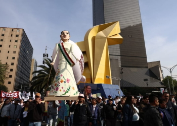 Marea Guinda Inunda las Calles de CDMX en Apoyo a Sheinbaum por Aniversario de la 4T