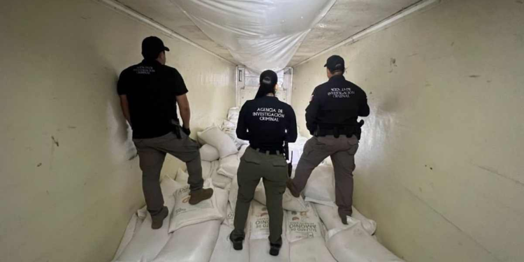 Detienen a dos personas por metanfetamina en Sinaloa