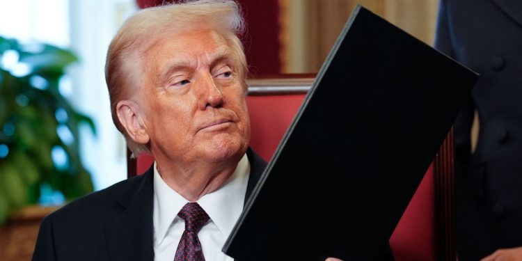 Trump amenazando a México con aranceles