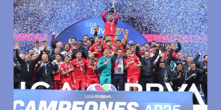 Toluca festeja el bicampeonato tras ganar 9-8 en penales ante Tigres en el Apertura 2025