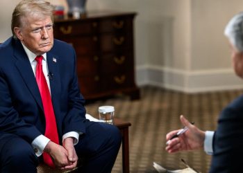 Trump amenaza con ofensiva terrestre y afirma que los cárteles dominan México