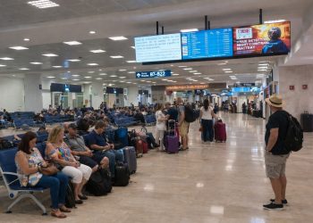 Nevadas en Estados Unidos provocan cancelaciones masivas de vuelos en Cancún