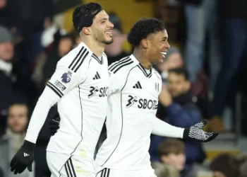 Raúl Jiménez durante un partido con el Fulham en Premier League