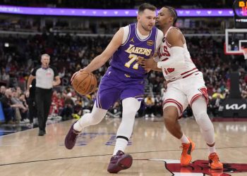 Luka Doncic anota 46 puntos en la victoria de Lakers sobre Bulls en Chicago