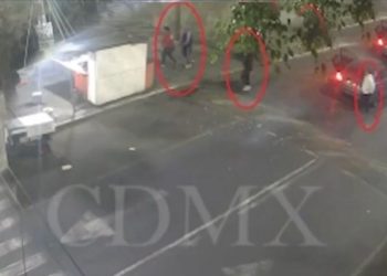 Jóvenes golpean a taqueros en Iztacalco por tronar un cohete