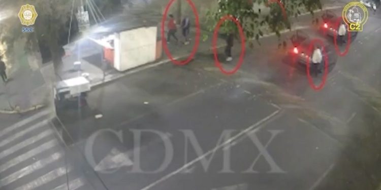 Jóvenes golpean a taqueros en Iztacalco por tronar un cohete